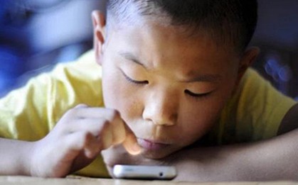 Em bé 5 tháng tuổi đã bị cận thị hơn 1000 độ, bác sĩ tiết lộ nguyên nhân khiến nhiều cha mẹ lo lắng