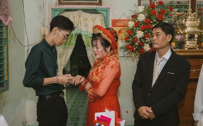 "Con xin phép gọi cô là má": Món quà cưới đặc biệt khiến cô dâu bật khóc xúc động