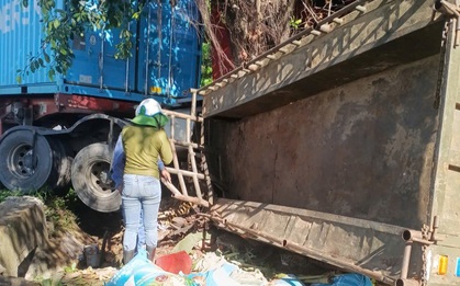 Xe đầu kéo va chạm công nông, nhiều người thương vong