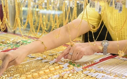 Giá vàng lao dốc mạnh, có nên xuống tiền mua lúc này?