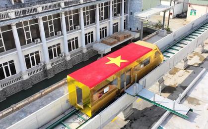 Việt Nam vừa có đoàn tàu dát vàng được chạy thử dưới lòng đất, thiết kế chở được 80 khách
