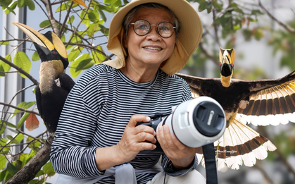 Bí ẩn chú chim khổng lồ xuất hiện giữa trung tâm TP.HCM và người phụ nữ 70 tuổi cả ngày "ôm máy vái trời”