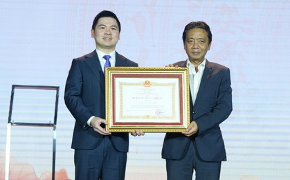 CLB Hà Nội kỷ niệm 20 năm thành lập, nhận Huân chương Lao động hạng Nhì