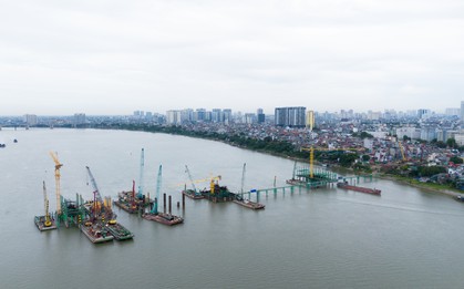 Dự án cầu Trần Hưng Đạo 15.967 tỷ đồng ở Hà Nội sau hơn 8 tháng thi công: Trụ chính dần hiện rõ giữa sông Hồng
