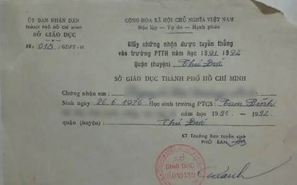 Con hỏi: "Hồi đó mẹ thi tuyển sinh 10 ra sao", bà mẹ TP.HCM đưa ra tờ giấy ố màu, đọc mà phục sát đất!