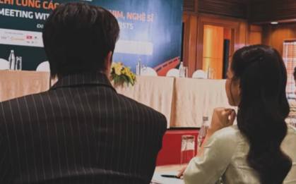 Bắt gặp cặp sao Việt còn nợ cả nước cái kết đẹp công khai tình tứ, ai cũng tấm tắc “đây chính là hoà bình”