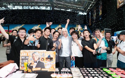 Đầu bếp Mỹ “Thánh Liêm” Leslie Gilliams ký tặng gần 1.000 người hâm mộ tại The Grand Esports