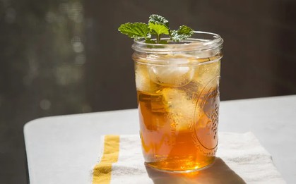 Trà nóng và đá, loại nào tốt hơn? Câu trả lời của chuyên gia khiến nhiều người thay đổi cách uống