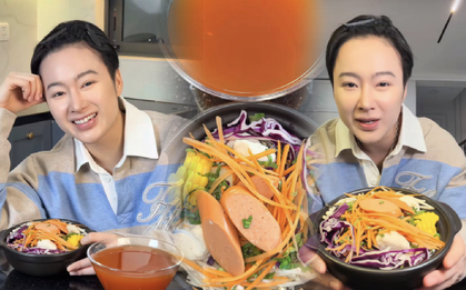 Tô mì cay 35.000 của Angela Phương Trinh gây sốt vì đồ ăn ngập mặt, khách ăn xong chốt câu "bán vì đam mê"