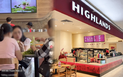 Highlands Coffee lên tiếng sau đoạn clip nhóm khách mang phở cuốn vào quán