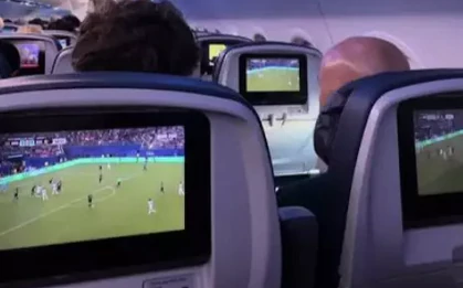 Hãng hàng không chơi lớn, chiếu cả World Cup trên máy bay