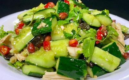 Nữ sinh 20 tuổi đau bụng, rối loạn kinh nguyệt vì ăn dưa chuột, bác sĩ lên tiếng cảnh báo
