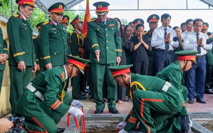 Truy điệu, an táng 5 hài cốt liệt sĩ hy sinh ở hang Đá Sập