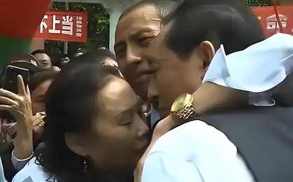 Con trai bị bắt cóc từ năm 2 tuổi, 32 năm sau mới tìm thấy, điều anh nói trong ngày đoàn tụ khiến nhiều người suy ngẫm