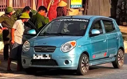 Phát hiện hai người đàn ông tử vong trong ô tô đỗ ven quốc lộ 32