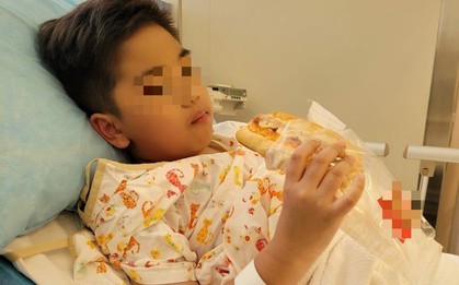 Bé trai 9 tuổi cấp cứu với khối u khổng lồ 15cm trong ổ bụng, bác sĩ tức giận: "Bố mẹ làm gì suốt 1 năm qua?"
