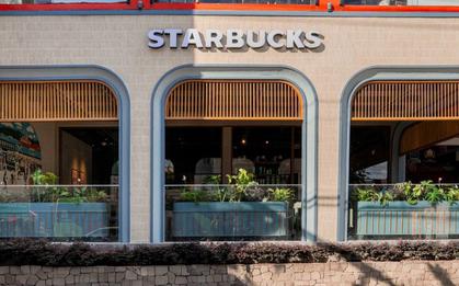 Starbucks Việt Nam gây tranh cãi vì lạm dụng AI, khách hàng chê đồng phục và thiết kế "mất chất"
