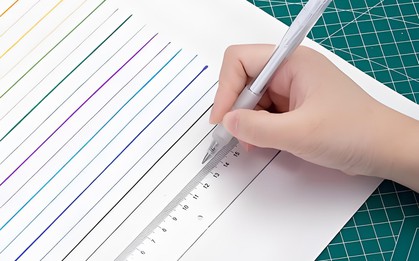 Bí mật của cạnh vát chéo trên chiếc thước kẻ nhựa
