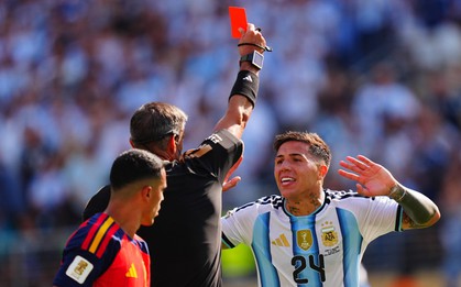 Enzo Fernandez nhận thẻ đỏ tai hại hủy hoại cả Argentina