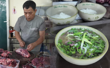 Phở trâu đắt khách nhất Hà Nội: Mỗi ngày bán hết 2 con, thái trực tiếp tại quán, bát gần 1 lạng thịt chỉ 40.000 đồng