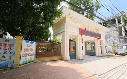 Xác minh thông tin tố giám thị làm bài hộ con gái hiệu phó