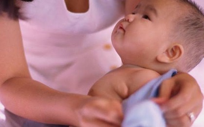 Đồ cũ có thể nhận nhưng 4 món này tuyệt đối đừng bao giờ dùng lại cho con mình