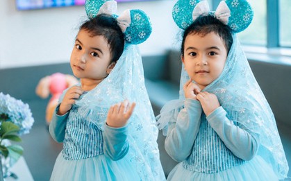 Bé Moon - con gái Võ Hạ Trâm càng lớn càng xinh yêu, thần thái trước ống kính khiến dân mạng xuýt xoa