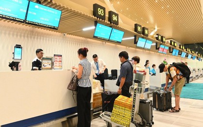 Khách đi máy bay Vietnam Airlines lưu ý: Từ bây giờ có thêm quyền lợi khi ký gửi hành lý tại sân bay Nội Bài