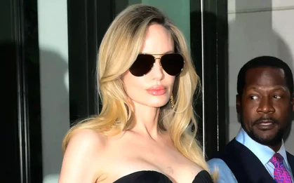 Thái độ của Angelina Jolie khi các con đồng loạt bỏ họ Brad Pitt