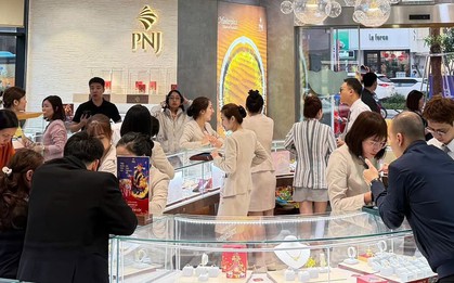 Muốn bán lại vàng PNJ, khách chỉ được giao dịch tại cửa hàng chỉ định và trong 2 giờ mỗi ngày