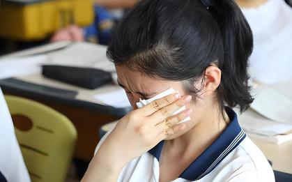 Nữ sinh tự chấm đỗ ĐH top đầu, tra điểm thật chưa bằng 1/2, nghi bị tráo bài thi, Sở giáo dục: "Không có thí sinh nào tên như vậy"