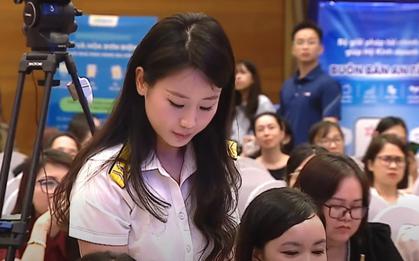 Nữ cán bộ thuế gây "sốt" mạng xã hội vì quá xinh đẹp: Tưởng lạ hóa ra rich kid nổi tiếng!