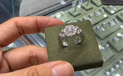 Ai chịu tác động mạnh nhất sau cú sốc buôn lậu kim cương?