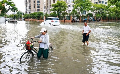 Thượng Hải chìm trong biển nước sau cơn mưa lịch sử: Liệu ‘thành phố thông minh’ có đủ để chống ngập?