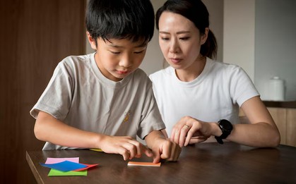 Đứa trẻ càng "thông minh" kiểu này càng tiềm ẩn nhiều rủi ro: Cha mẹ nên nhận ra sớm 4 dấu hiệu, đừng tự hào