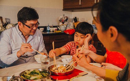 Muốn nhìn rõ "CÁI TẦM" của một gia đình, thử ngồi ăn cùng họ một lần là đủ: Bao nhiêu tốt xấu phơi bày ra hết cả!