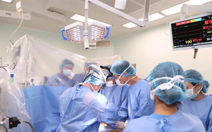 Hai món quà sự sống cùng lúc đổ về một bệnh viện, hàng trăm y bác sĩ bước vào cuộc đua sinh tử
