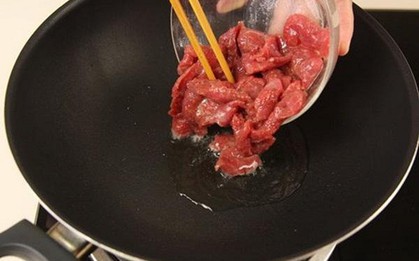 Xào thịt bò nên đợi dầu sôi hay cho vào chảo ngay? Thì ra nhiều người luôn làm sai