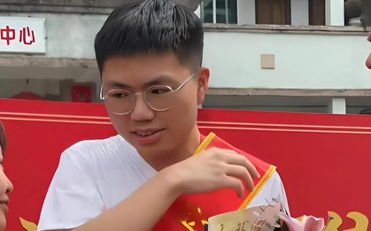 Nam sinh đỗ đại học top 1 được cả dòng họ thưởng nóng gần 4 tỷ, còn được ghi riêng một trang trong gia phả