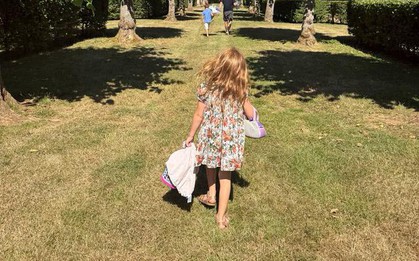 Vợ chồng Meghan Markle - Harry đưa Archie, Lilibet về nơi Công nương Diana yên nghỉ