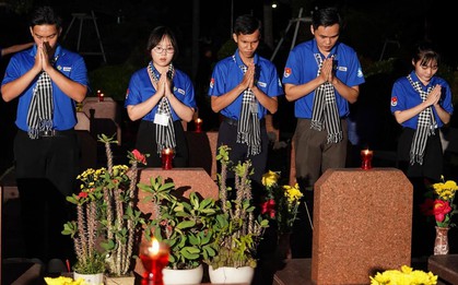 Xúc động hình ảnh nghìn người thắp nến tri ân các Anh hùng liệt sĩ tại TP.HCM