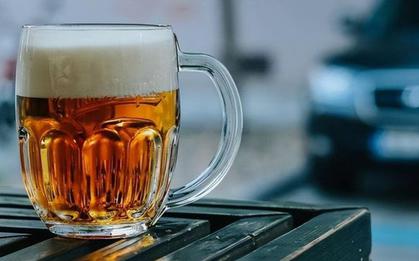 Thấy cảm giác lạ sau khi uống bia, người đàn ông 62 tuổi phát hiện mắc ung thư máu
