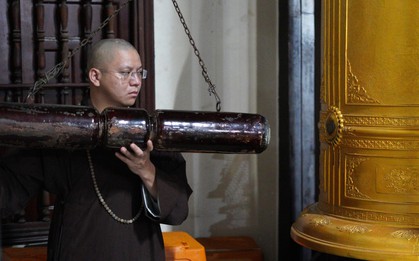 5 giờ sáng 27/7, hơn 18.000 ngôi chùa cả nước đồng loạt cử 3 hồi chuông tri ân các Anh hùng liệt sĩ