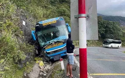 Tai nạn xe khách trên đường Nha Trang - Đà Lạt, nhiều người bị thương