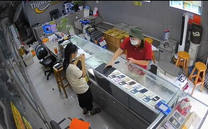 Vụ cướp táo tợn tại tiệm điện thoại: Gia đình đưa Huỳnh Tấn Huỳnh SN 1998 đến đầu thú, giao nộp 2 iPhone 16 Pro Max