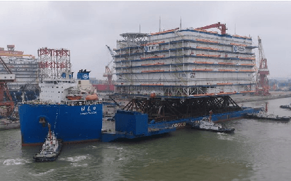 Phát hiện tàu dài 213 mét, nặng 66.000 tấn di chuyển ngoài khơi, lắp thần tốc 7 tầng thép 25.000 tấn trên 8 cọc móng ngoài biển, hoàn hành nhiệm vụ quan trọng trong 7 tiếng