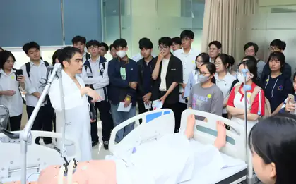 Trường Y dạy y đức thế nào?