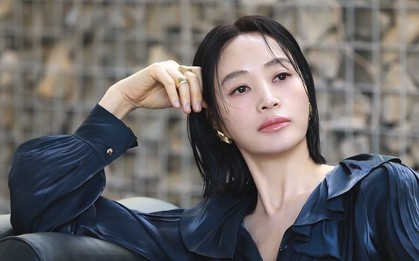 "Nữ hoàng sexy" Kim Hye Soo nóng bỏng ở tuổi 56