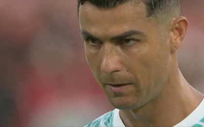Ronaldo lẩm bẩm điều gì trước khi sút thành công quả 11m?