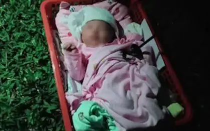 Bé gái sơ sinh bị bỏ rơi bên đường ở Phú Thọ